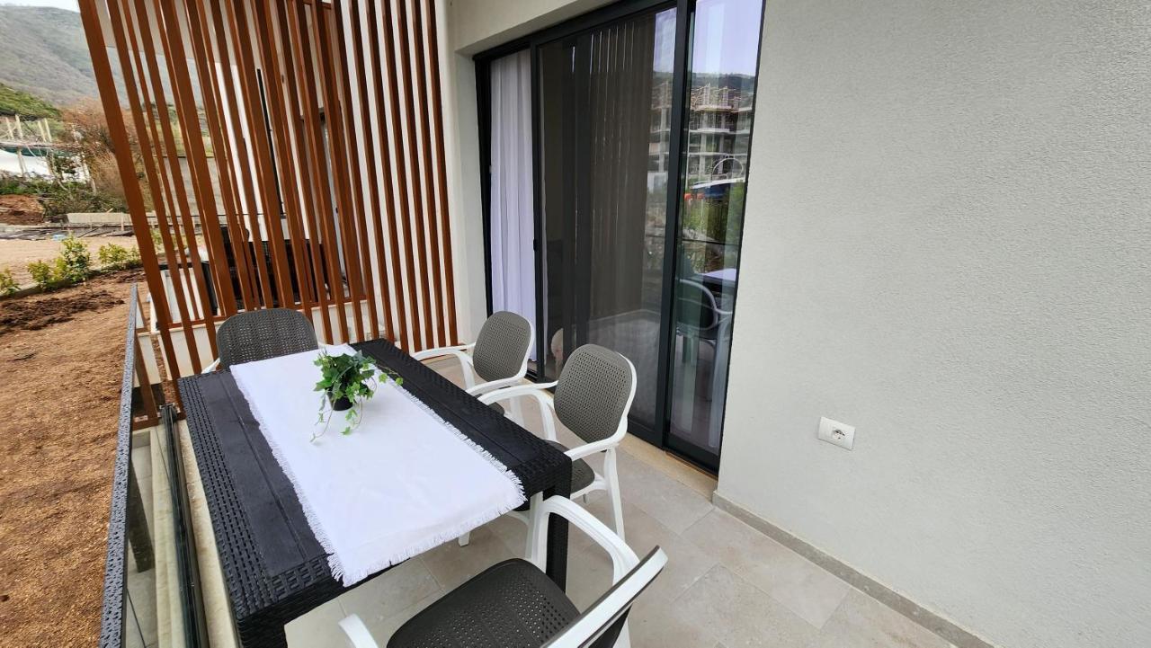 Solar Rooms And Apartments Himare Exteriör bild